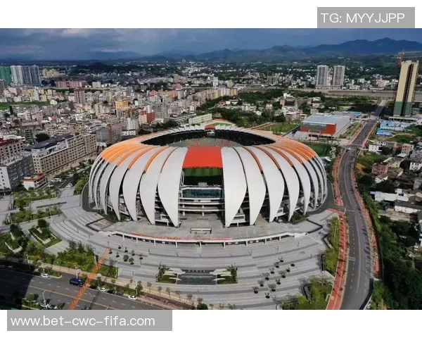 梅州客家足球场全新升级打造专业级别赛事体验与城市文化融合